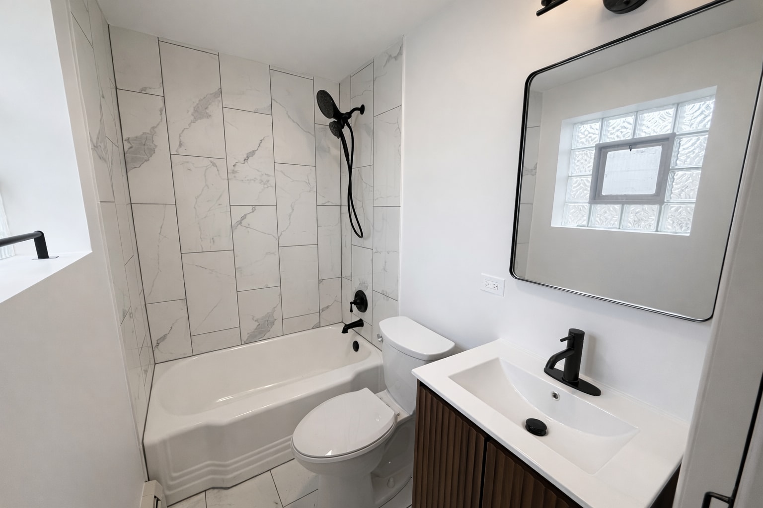 Building Photo - 933 College Ave