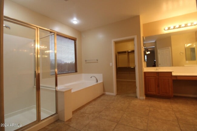 Building Photo - 3951 E Ravenswood Dr