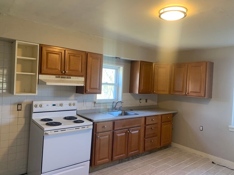 Unit B - 6201 Garvers Ferry Rd