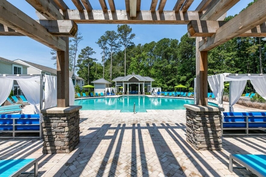 Primary Photo - Linkhorn Bay Apartments