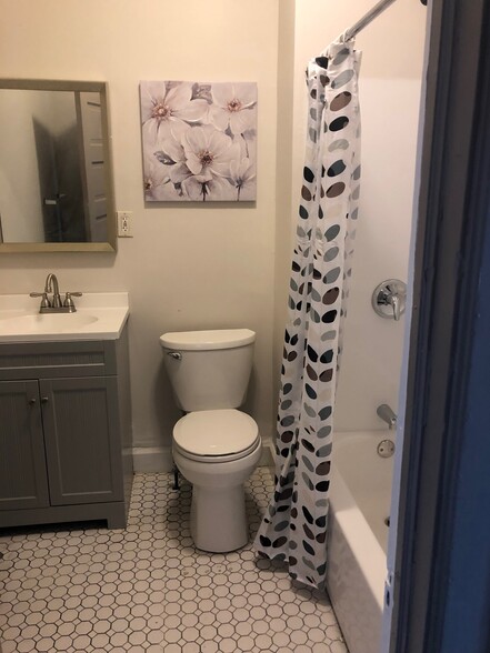 Newly redone apartment! - 10000 Lamont Ave