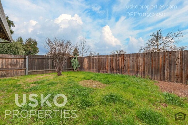 Building Photo - "Charming 2-Bed Duplex in Rancho Cordova – 1,110 Sq Ft of Comfort!"