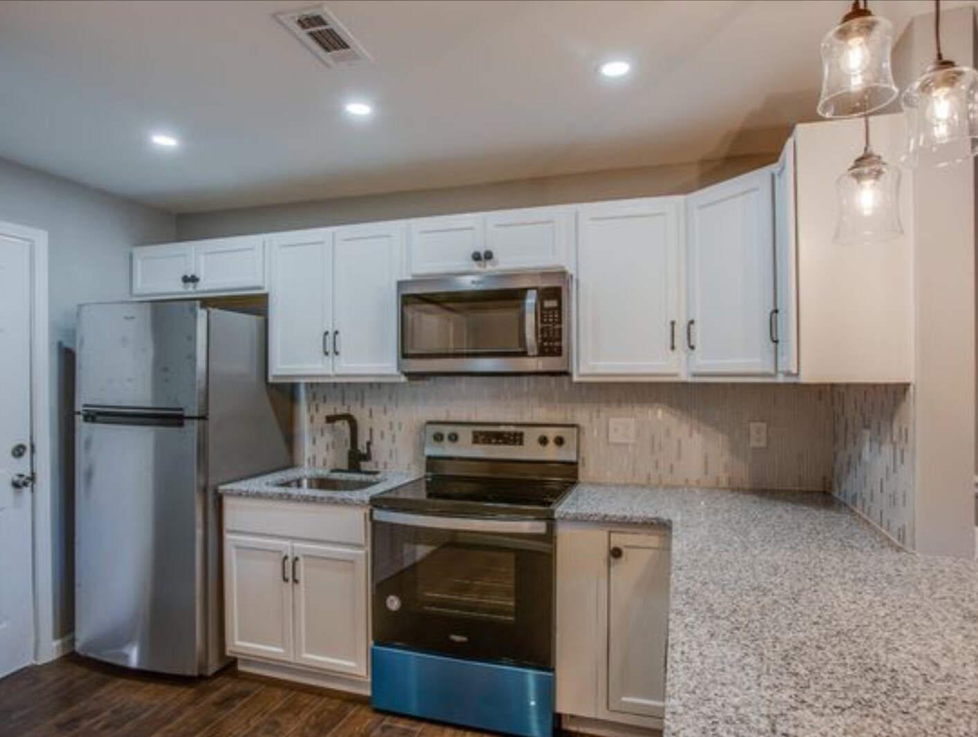 Building Photo - 807 Riviera Dr
