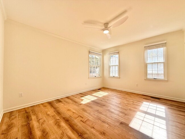 Building Photo - 130 Valley Club Cir