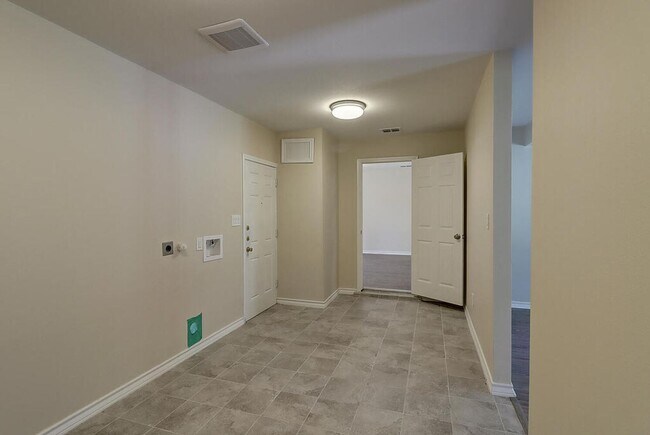 Building Photo - 1106 Bradshaw Dr