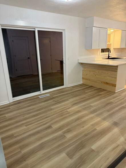 Building Photo - 250 Westridge Rd