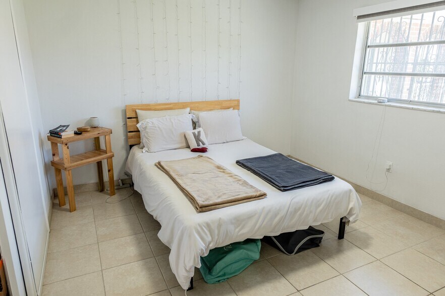 Building Photo - 1020 SW 84th Ave