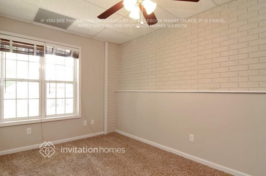 Building Photo - 129 Greentree Dr