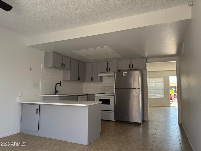 Primary Photo - 5318 W Turney Ave