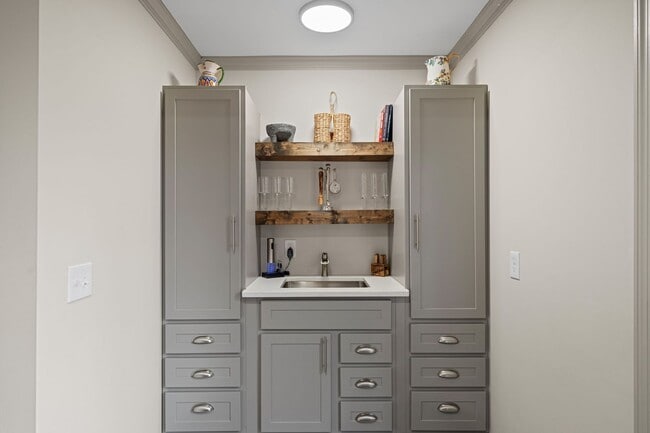 Building Photo - 12122 Royal Valley Dr