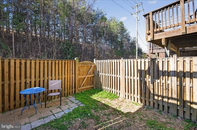 Building Photo - 16294 Taconic Cir