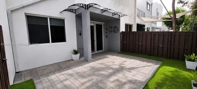 Building Photo - 10219 NW 72nd Terrace
