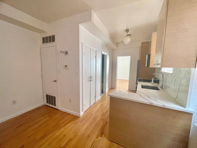 Building Photo - 163 Baldwin Ave