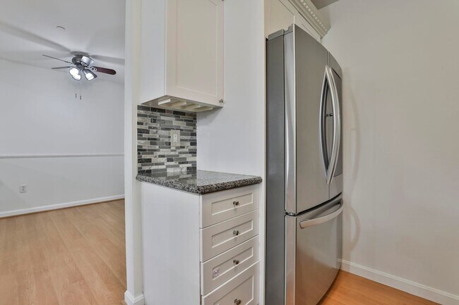 Building Photo - 92 Barrington Ave