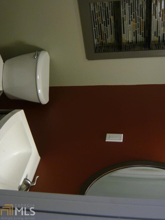 Building Photo - 208 Peachtree St