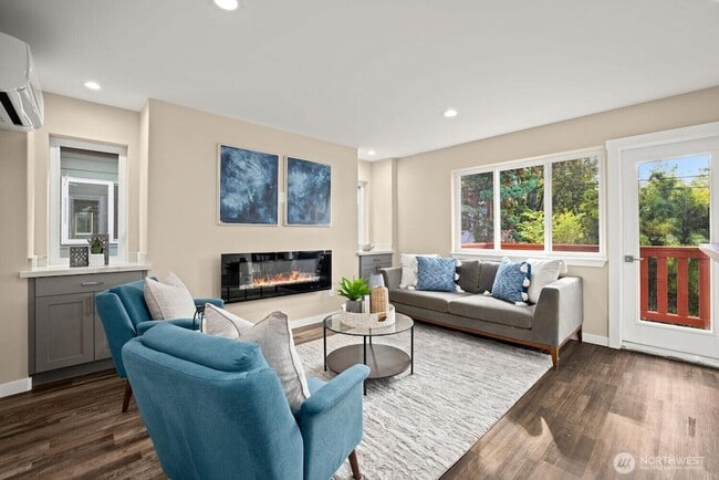 Building Photo - 6423 Ellis Ave S