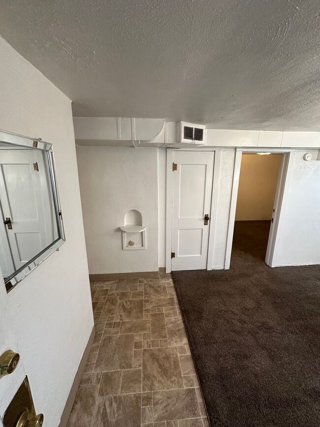 Building Photo - BBLB2224