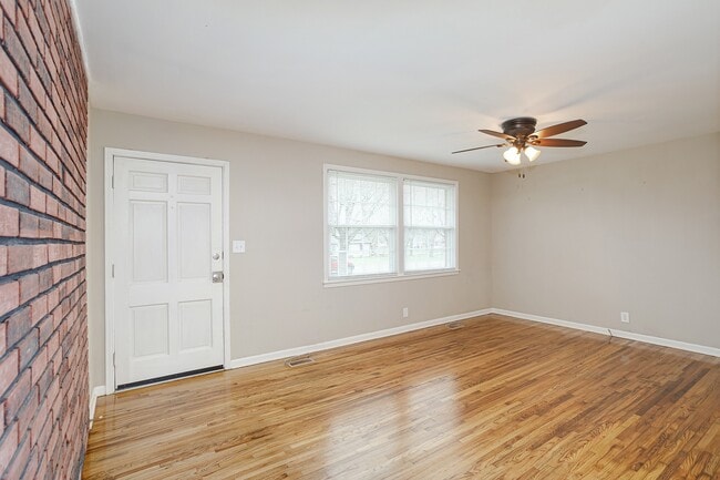 Building Photo - 121 Highland Dr