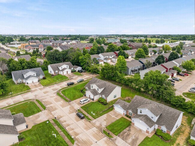 Building Photo - 5004-5006 Betty Jean Way