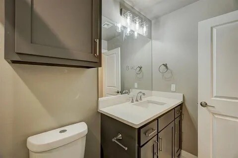 Building Photo - 616 Abadan Dr