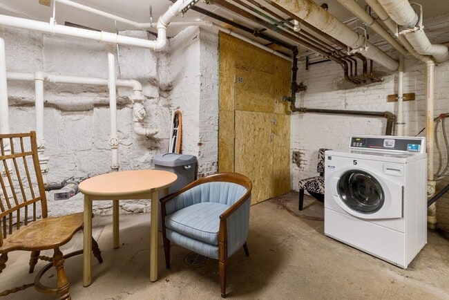 Building Photo - 21 Bowdoin St