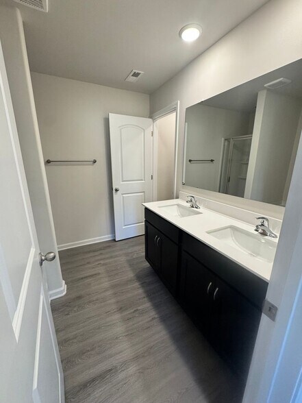 Building Photo - 916 W Sumter St