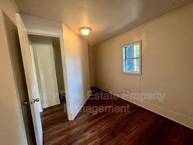 Building Photo - 503 Southdown Pl