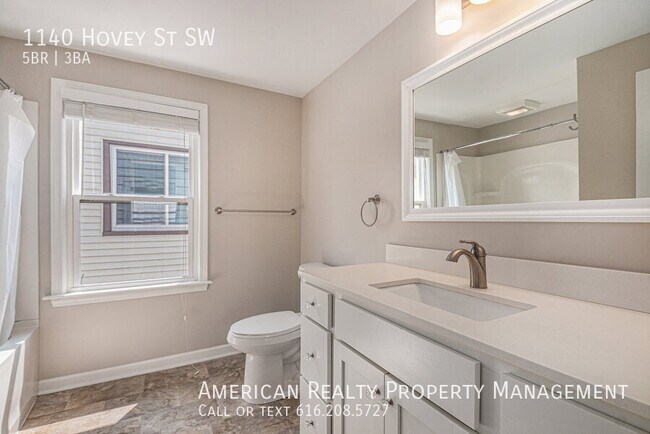 Building Photo - 1140 Hovey St SW