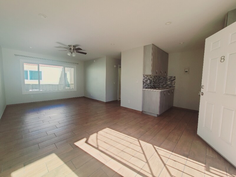 Building Photo - 1108 W 110th St