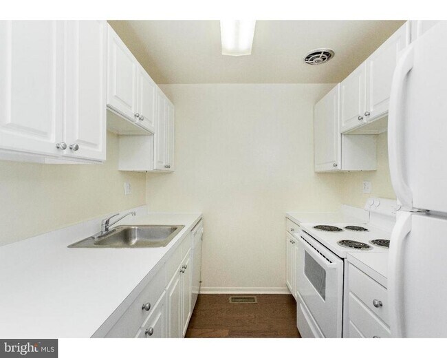 Building Photo - 2031 South St