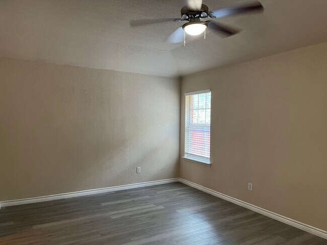 Building Photo - 209 Serenade Ln