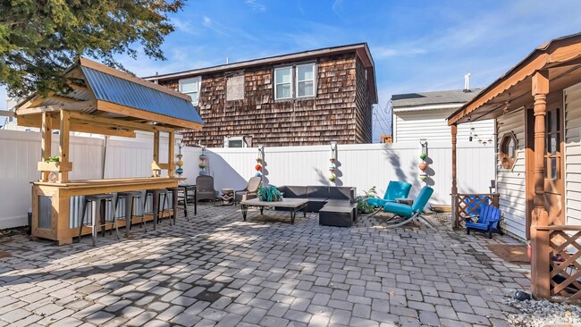 Building Photo - 208 Carteret Ave