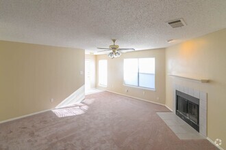 Building Photo - Great size duplex in Duncanville!