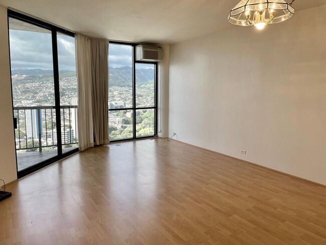 Building Photo - Penthouse Unit in Downtown Honolulu – 2 Be...