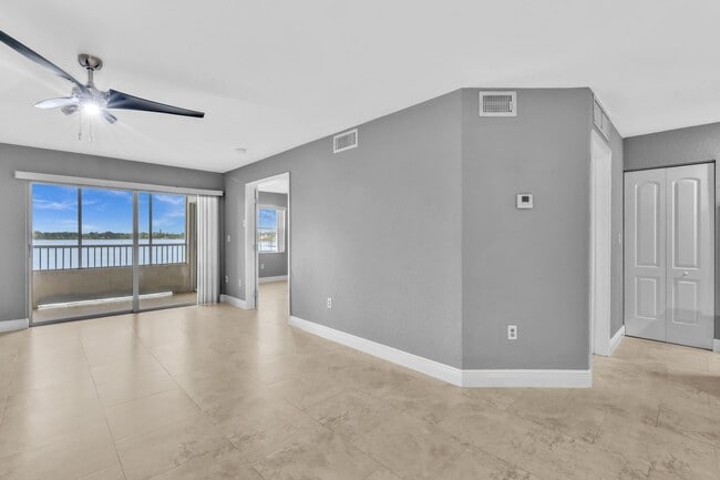 Building Photo - 2811 N Oakland Forest Dr