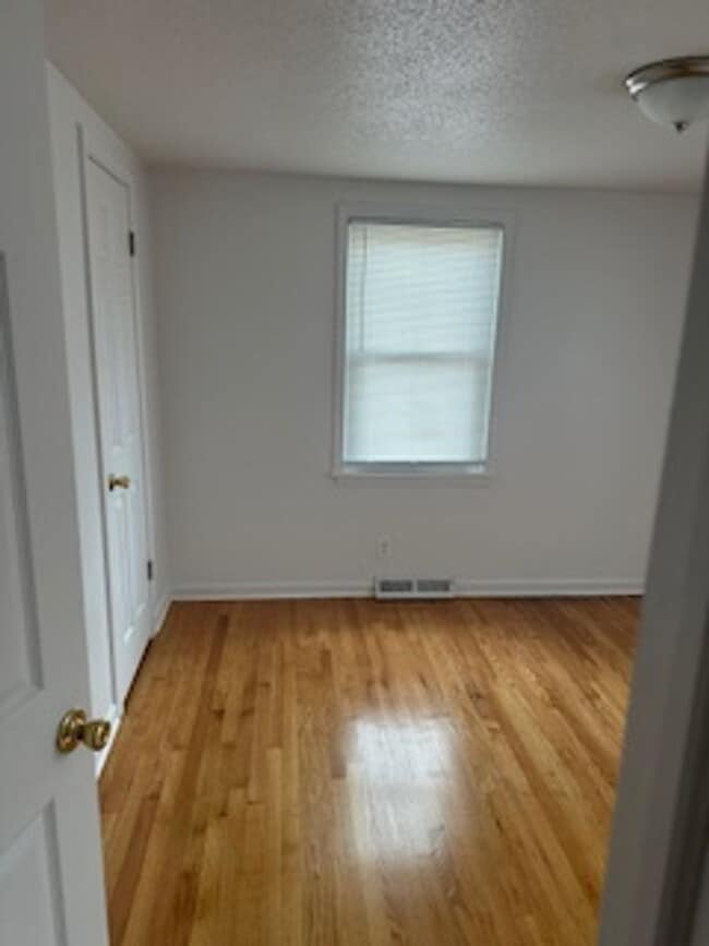 Building Photo - Welcome Home! Beautiful 4 Bedroom 2 Bath Home in Kansas City, MO