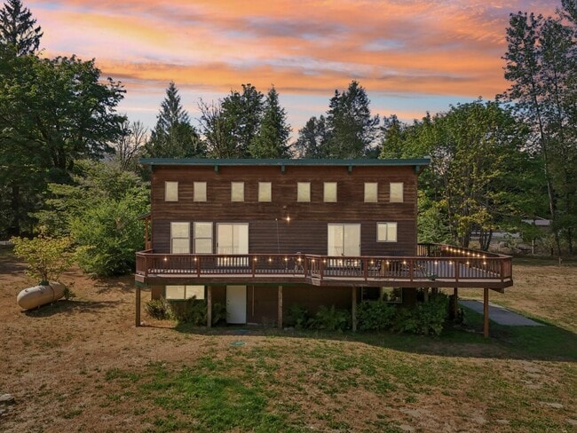 Building Photo - 14341 WA-530