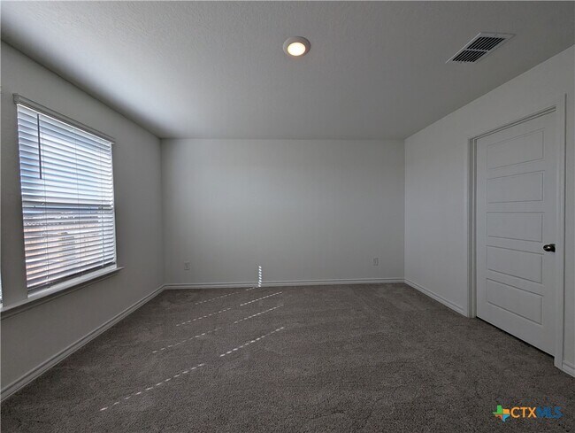 Building Photo - 862 Bluegrass Pt