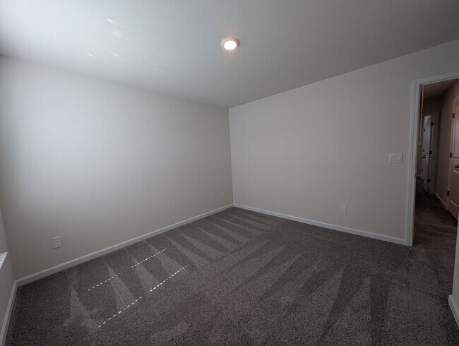 Building Photo - Spacious 2 story, 5 bedroom, 3 bath Home located in Secrest Commons Community!