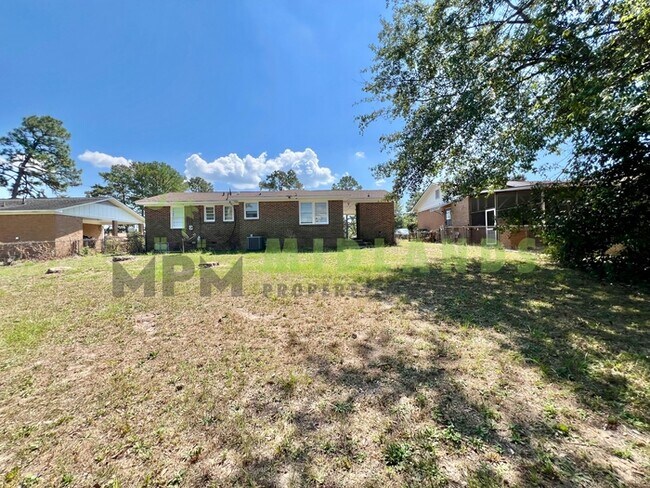 Building Photo - 1205 Faraway Dr