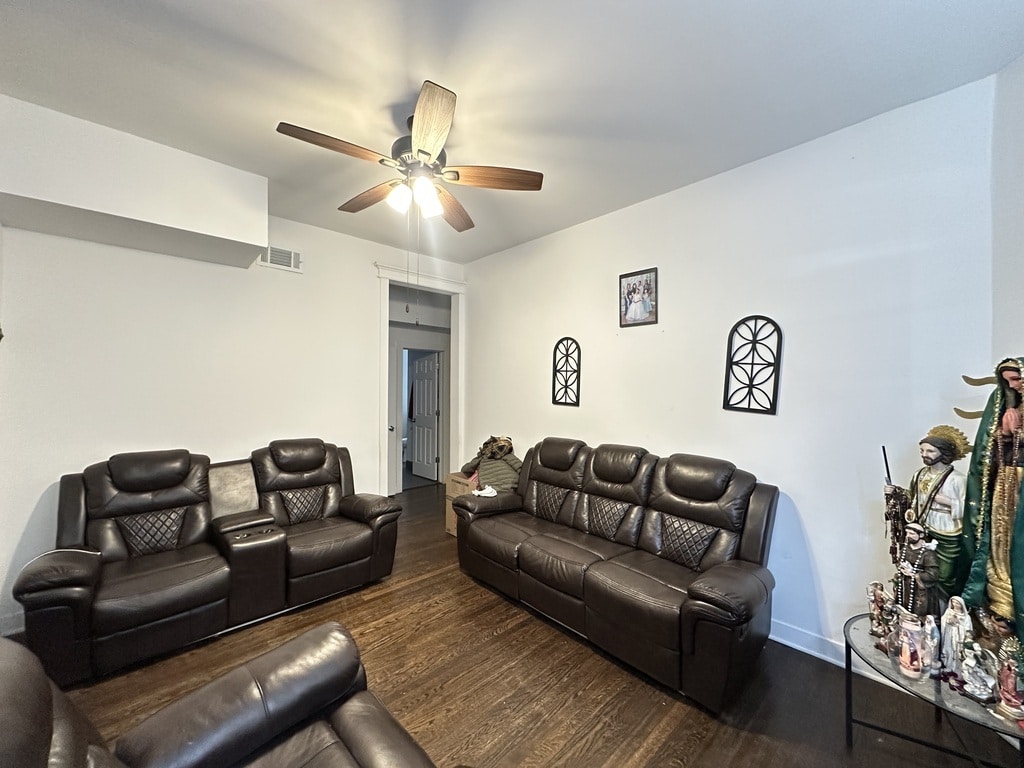 Building Photo - 5110 N Lincoln Ave