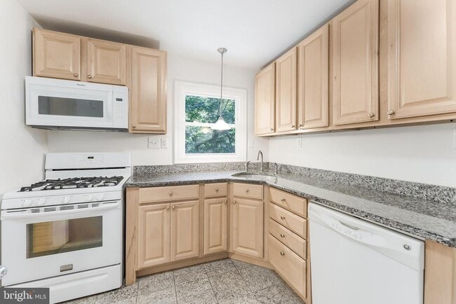 Building Photo - 13805 Fulmer Dr