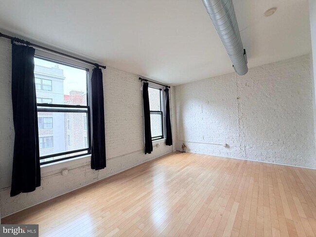 Building Photo - 1100 S Broad St