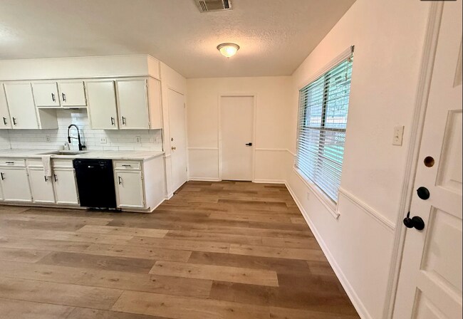 Building Photo - 1045 Chatwood Dr