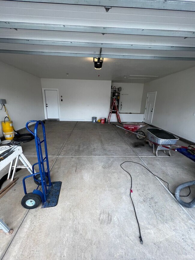 Building Photo - FF06