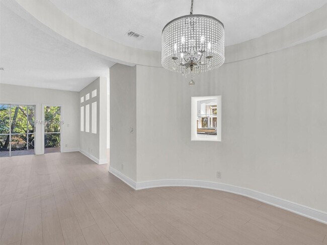 Building Photo - 11407 Lakeview Dr