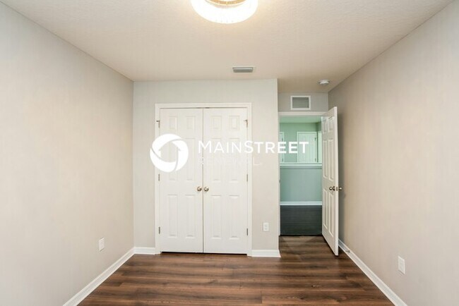Building Photo - 4 Bedroom Pet-Friendly Home in Ruskin, FL with Main Street Renewal