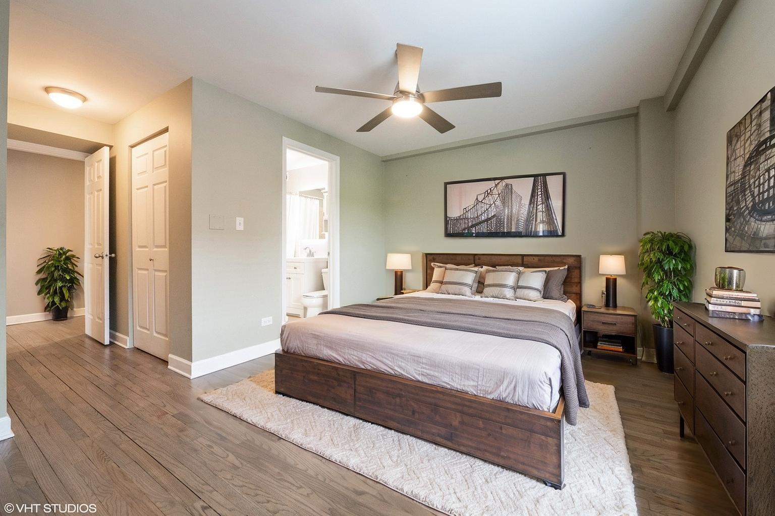 Building Photo - 2545 W Catalpa Ave