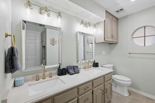 Building Photo - 328 Shawnee Trail