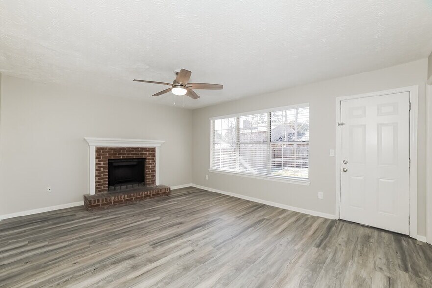 Building Photo - 3729 Riverside Pkwy